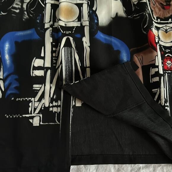 No Boundaries men’s size medium button down, short sleeve shirt. Dogs and Hogs - Picture 6 of 8